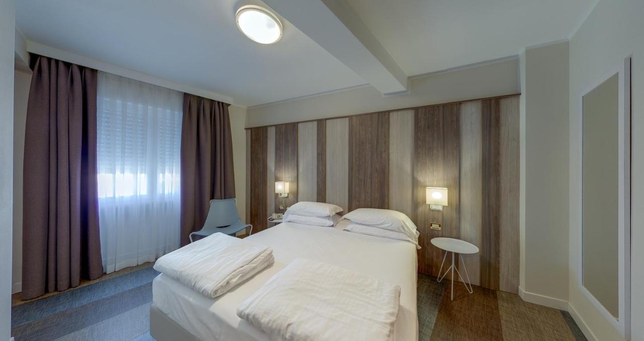 Hotel Europa Гарда Экстерьер фото