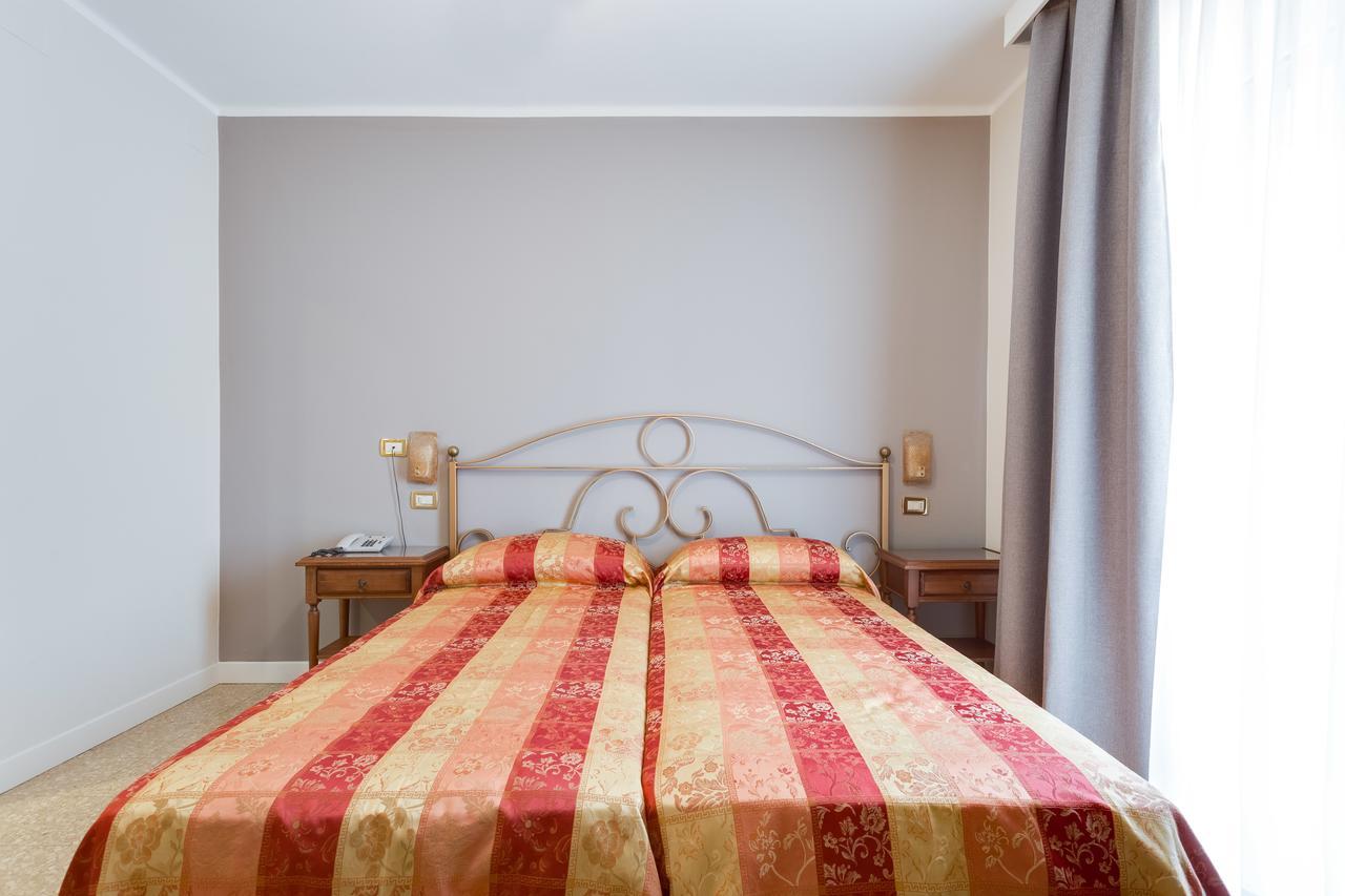 Hotel Europa Гарда Экстерьер фото
