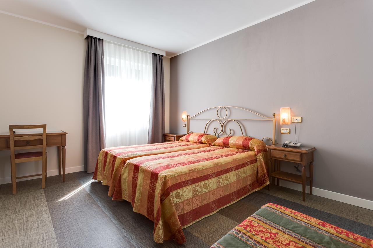Hotel Europa Гарда Экстерьер фото
