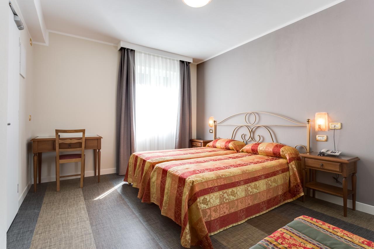 Hotel Europa Гарда Экстерьер фото
