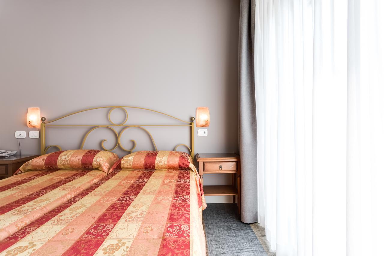 Hotel Europa Гарда Экстерьер фото