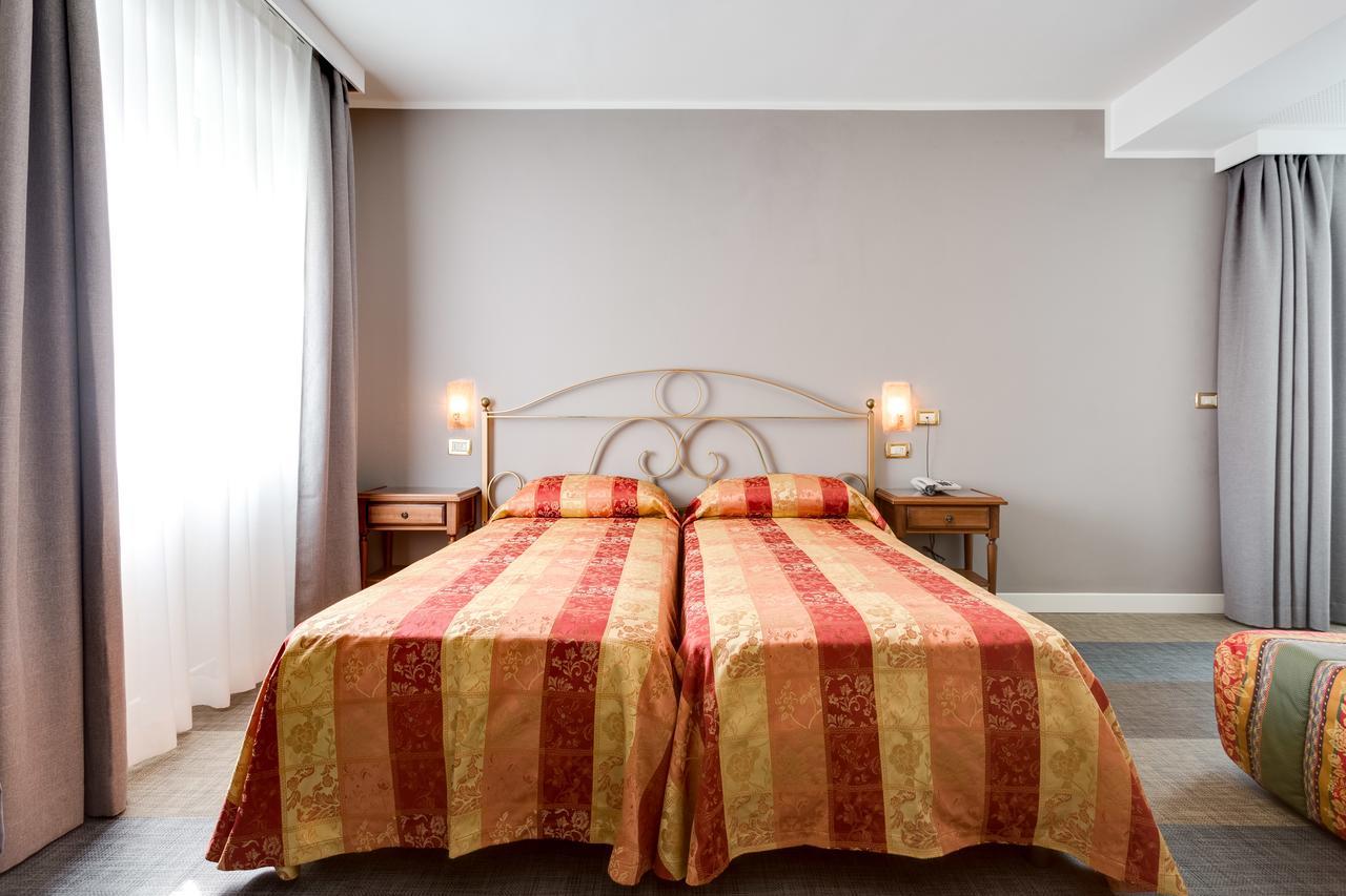 Hotel Europa Гарда Экстерьер фото