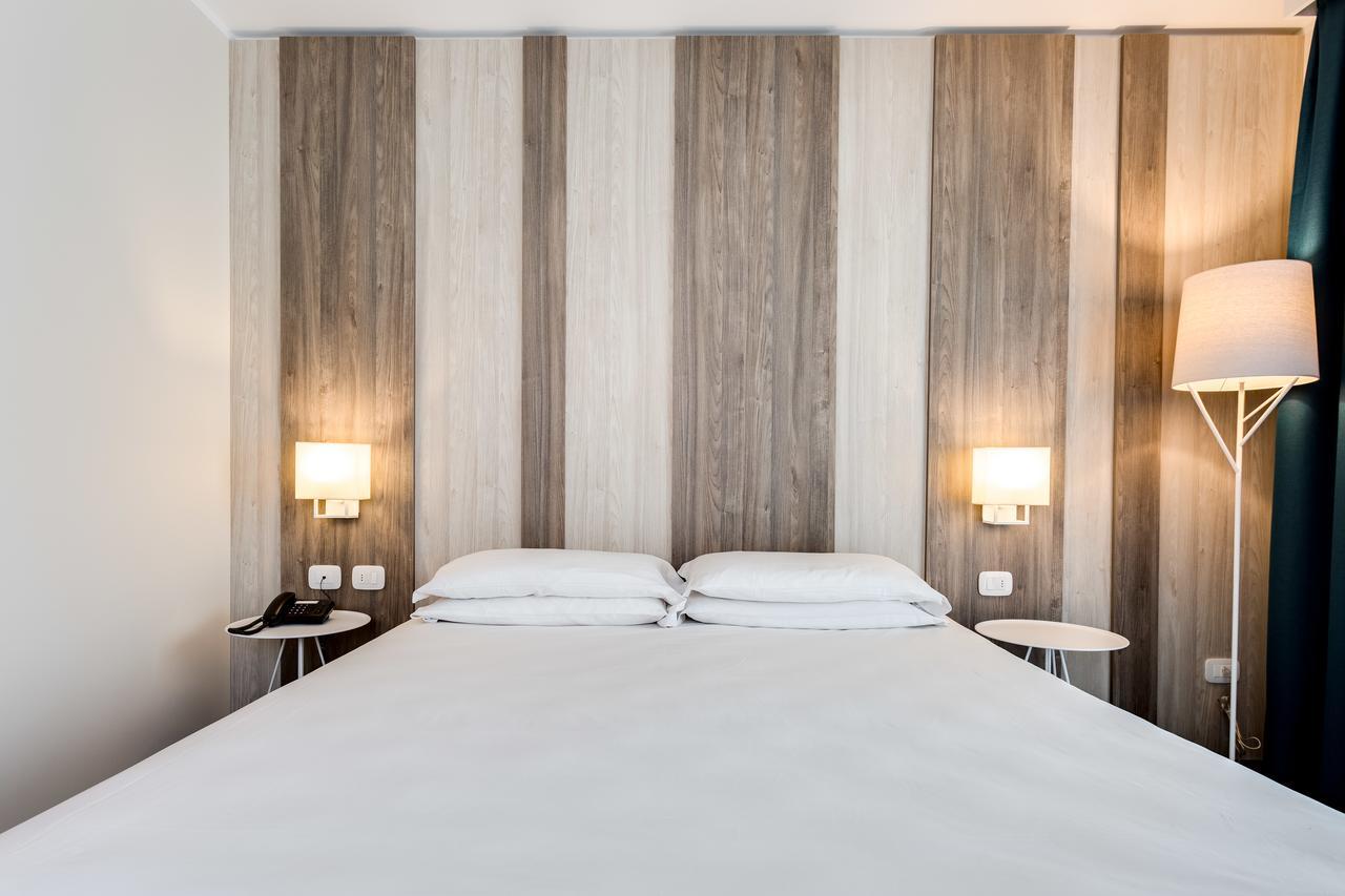 Hotel Europa Гарда Экстерьер фото