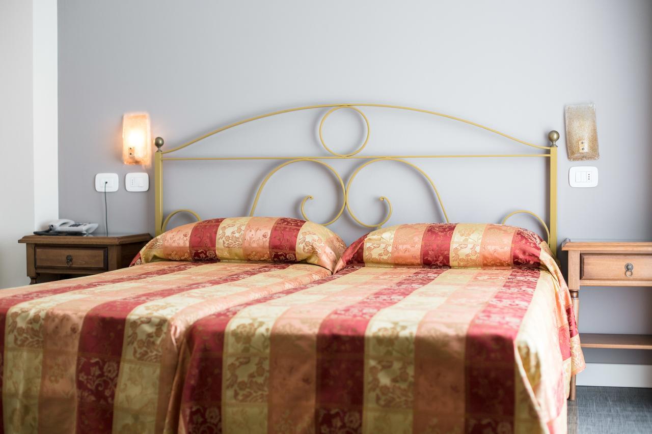 Hotel Europa Гарда Экстерьер фото
